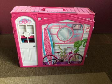 Nieuwe Barbie koffer-speelhuis + gratis 2 nieuwe poppen, Enlèvement, Neuf, Barbie