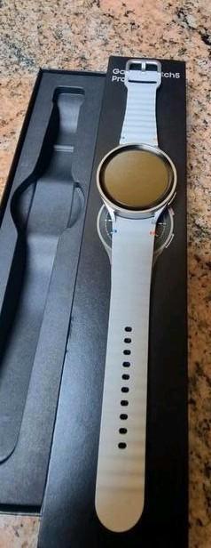 Samsung watch 5 pro (LTE en WIFI) beschikbaar voor biedingen