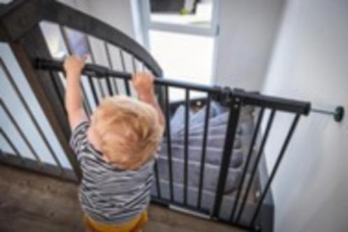 Barrière d'escalier Hauck Close N Stop avec rallonge de 9 cm, Enfants & Bébés, Barrières, Comme neuf, Barrière de sécurité, Métal ou Fer