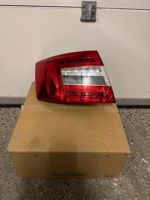 Feu arrière gauche LED Skoda Octavia BERLINE châssis 5E ph.1, Autos : Pièces & Accessoires, Éclairage, Skoda, Utilisé