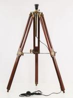 Knappe lamp driepikkel  - hout en messing, Huis en Inrichting, Lampen | Vloerlampen, Ophalen, Zo goed als nieuw