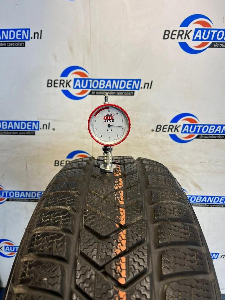 2x Pirelli SottoZero 3 215/55 R18 95H 215/55/18 2155518 (pri, Auto-onderdelen, Banden en Velgen, Band(en), Winterbanden, 18 inch