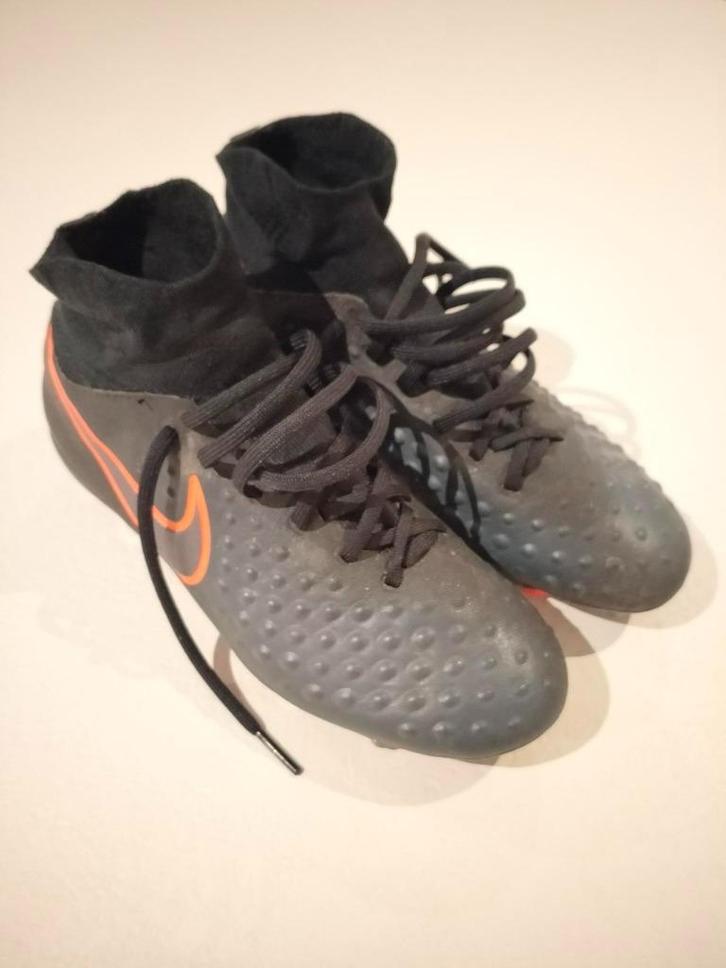 Nike JR Magista maat 36, Sport en Fitness, Voetbal, Zo goed als nieuw, Schoenen, Ophalen