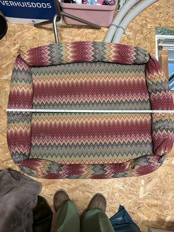 Hondenmand beschikbaar voor biedingen