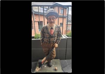 Houten beeld golfer di opfrissing nodig heeft. Hoogte 100cm. beschikbaar voor biedingen
