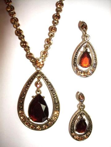 AVON: TATANIA set: halsketting + oorbellen beschikbaar voor biedingen