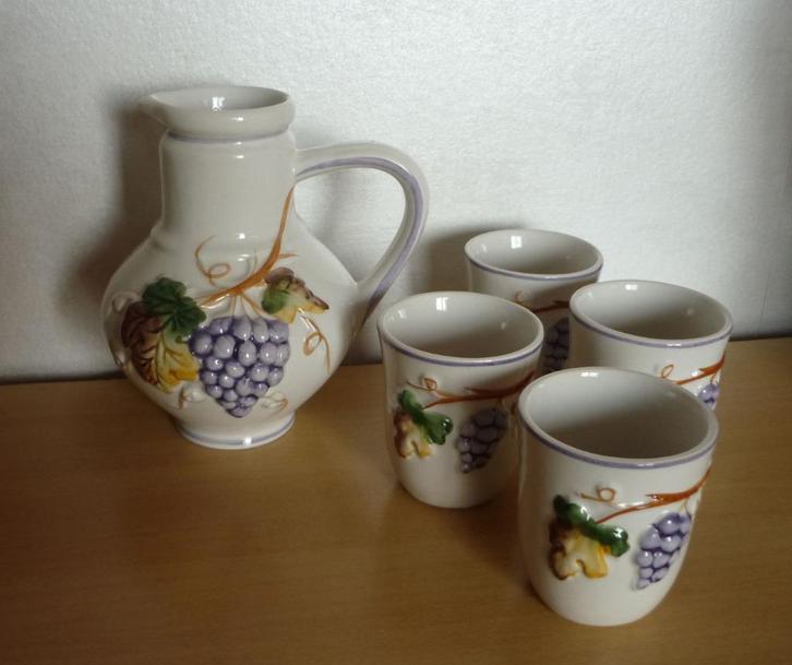 Set porseleinen kruik met 4 bekers druiventros druivenrank, Huis en Inrichting, Keuken | Servies, Ophalen of Verzenden