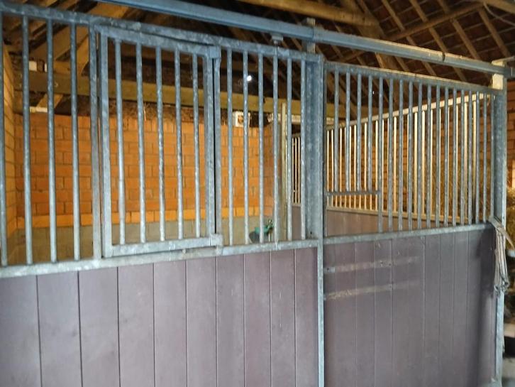 Roosen paardenstal, Dieren en Toebehoren, Stalling en Weidegang