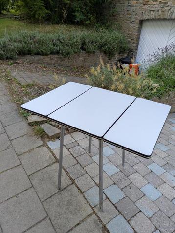 Formica opvouwbare vintage keukentafel beschikbaar voor biedingen