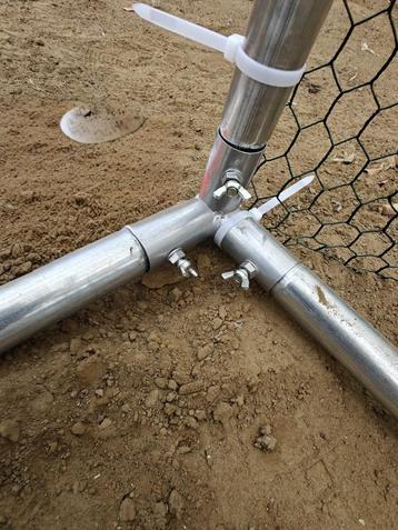 STEVIGE KIPPENREN TEGEN MARTER 3 OP 6 METER  beschikbaar voor biedingen