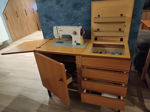 Bernina naaimachine 818, in opbergkast, Hobby en Vrije tijd, Naaimachines en Toebehoren, Gebruikt, Naaimachine, Bernina, Ophalen