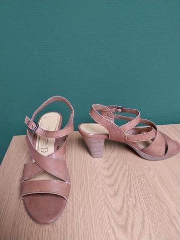Marco Tozzi lederen zomerschoenen met hak maat 38  beschikbaar voor biedingen