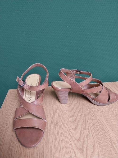 Marco Tozzi lederen zomerschoenen met hak maat 38, Kleding | Dames, Schoenen, Gedragen, Schoenen met hoge hakken, Bruin, Ophalen of Verzenden
