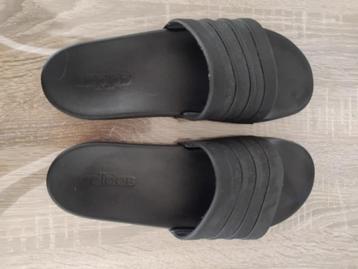 Adidas mannen slippers maat 44 nieuw beschikbaar voor biedingen