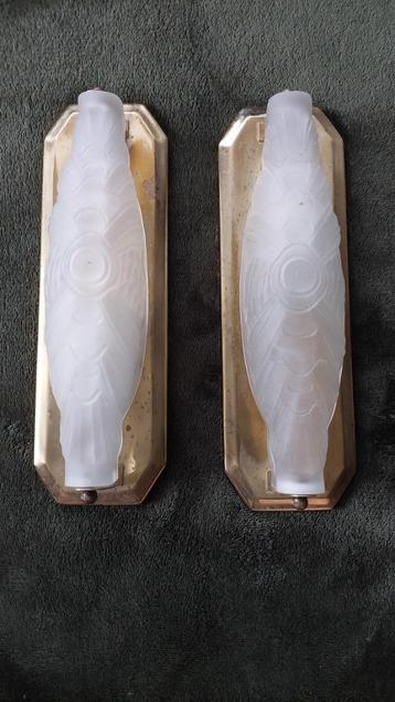 2 art deco muurlampen geperst glas beschikbaar voor biedingen