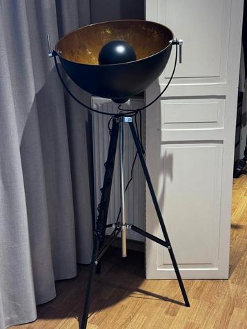 Staande lamp goud zwart beschikbaar voor biedingen