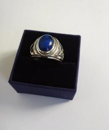 Zilveren herenring met met natuurlijke lapis lazuli   beschikbaar voor biedingen