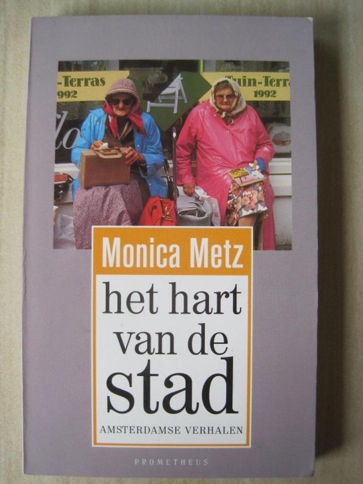 110 - Het hart van de stad - Monica Metz, Boeken, Essays, Columns en Interviews, Zo goed als nieuw, Eén auteur, Verzenden