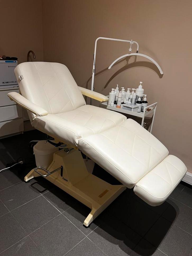 Lemi Massagestoel / wellness stoel verstelbaar in topstaat, Huis en Inrichting, Stoelen, Zo goed als nieuw, Leer, Wit, Ophalen