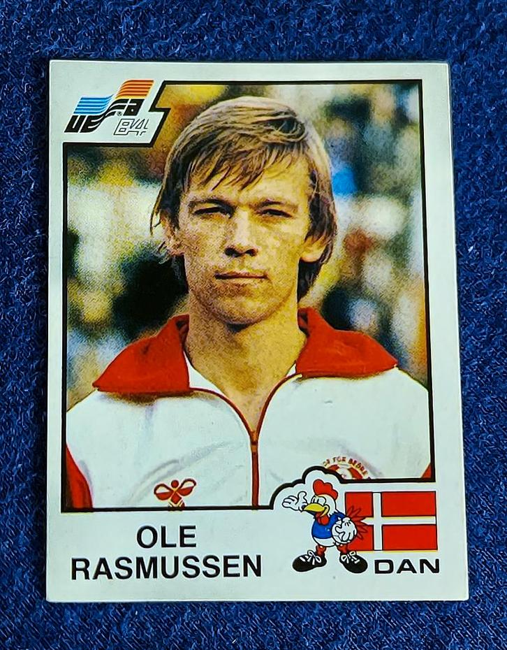 Panini sticker voetbal ' Euro 1984 - Ole Rasmussen '  #64, Collections, Articles de Sport & Football, Neuf, Affiche, Image ou Autocollant