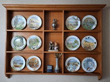 12 Royal Worcester porseleinen borden versierd met 24-karaat beschikbaar voor biedingen
