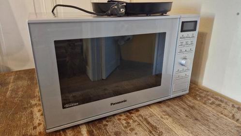 Microgolf (en grill) Panasonic NN-GD462M, Elektronische apparatuur, Microgolfovens, Gebruikt, Vrijstaand, Microgolfoven, 45 tot 60 cm