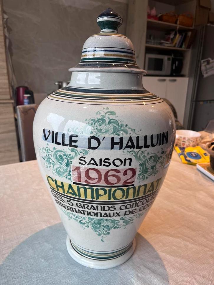 Grote trofee vaas duivensport 1e prijs Halluin 1962, Antiek en Kunst, Antiek | Vazen, Ophalen