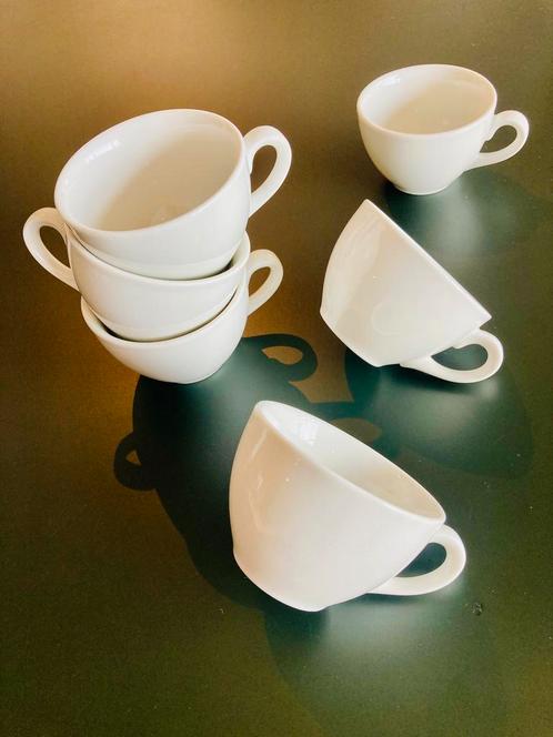 6 belles tasses à café blanches, 4 euros/6 pièces, Maison & Meubles, Cuisine | Vaisselle, Comme neuf, Tasse(s) et/ou soucoupe(s)