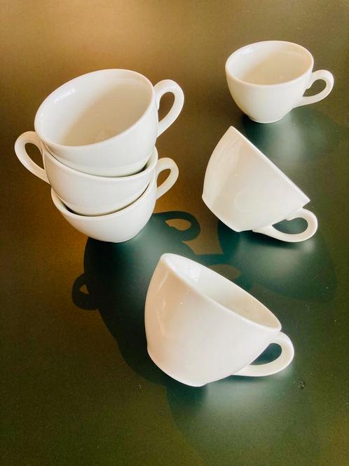 6 mooi witte koffiekopjes, 4 EURO/6st, Huis en Inrichting, Keuken | Servies, Zo goed als nieuw, Kop(pen) en/of Schotel(s), Effen