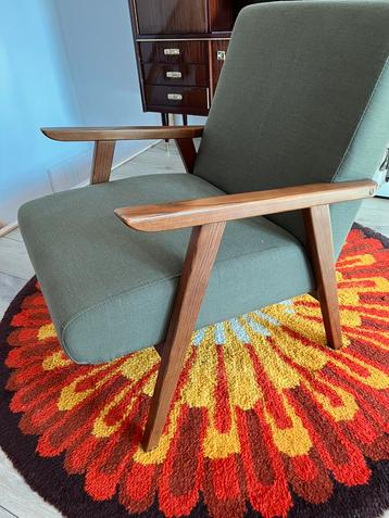 Vintage stoel beschikbaar voor biedingen