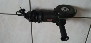 Haakse slijpmachine beschikbaar voor biedingen