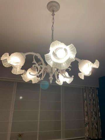 Mooie luchter beschikbaar voor biedingen