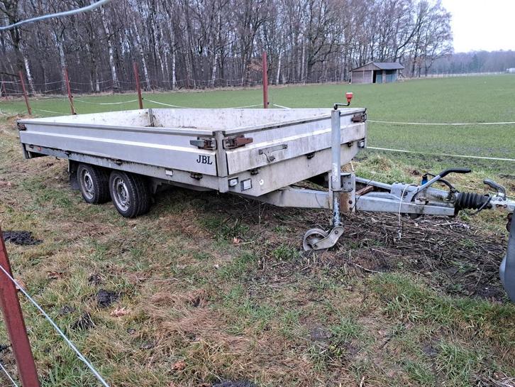 La remorque vacille sur 2 x 4 m, Autos : Divers, Remorques, Enlèvement