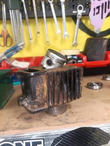Cilinder en piston 50cc  Dax  beschikbaar voor biedingen
