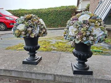 Gietijzeren Franse vaas. 25cm hoog zwart. beschikbaar voor biedingen