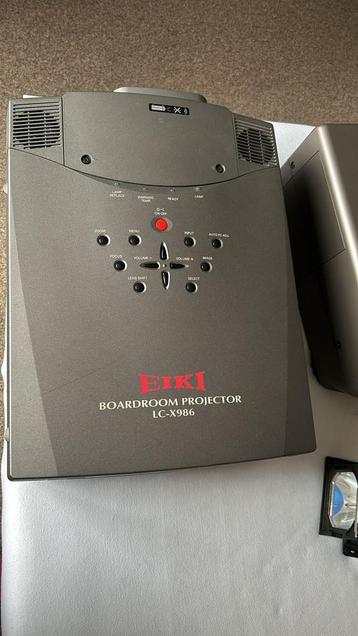 Eiki LC-X986 boardroom projector te koop – Lamp defect beschikbaar voor biedingen