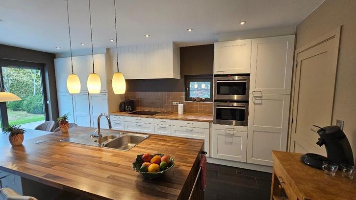 Eigentijdse keuken met eiland, Huis en Inrichting, Keuken | Complete keukens, Gebruikt, Overige typen, Wit, Hout, Met kookeiland