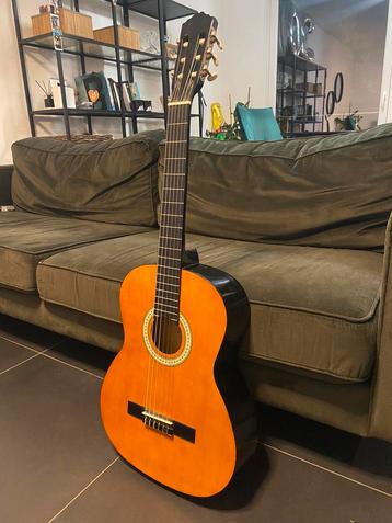 Mooie Klassieke Gitaar akoestische te Koop beschikbaar voor biedingen