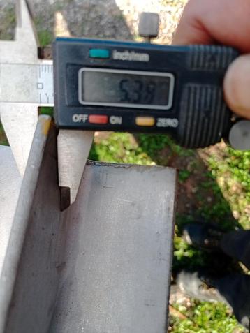 5 roestvrijstalen profielhoeken: 5 mm dik, 50 mm dik, 50 aan beschikbaar voor biedingen