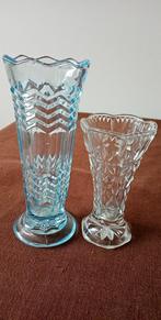 vaasjes in geperst glas blauw en heldere kleur, Antiek en Kunst, Ophalen of Verzenden