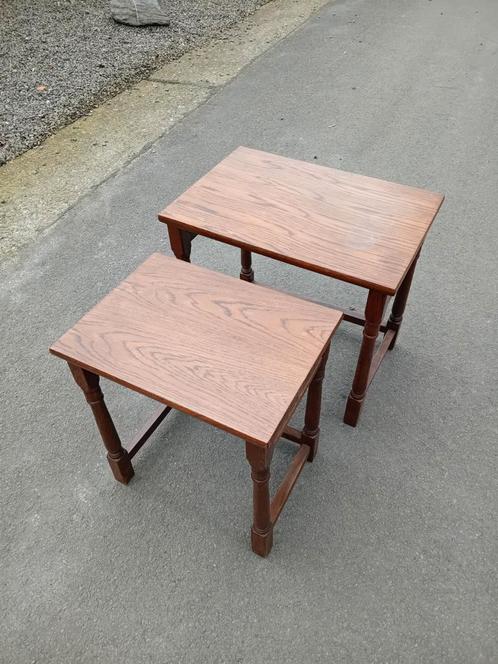 Tables d'appoint en bois (2) Bon état. 10€/2 pièces, Maison & Meubles, Tables | Tables d'appoint, Comme neuf, Rectangulaire, Bois