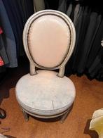 Chaise de style Louis XVI en bois patiné, Enlèvement