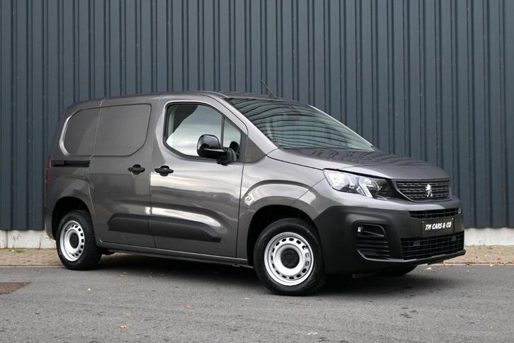 Peugeot Partner 1.2i Benzine 110PK / 3 zit-Gps-AC, Trekh-CAM, Auto's, Bestelwagens en Lichte vracht, Bedrijf, Te koop, ABS, Achteruitrijcamera