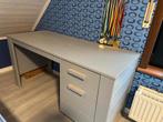 Houten grijze bureau, Ophalen, Zo goed als nieuw, Bureau