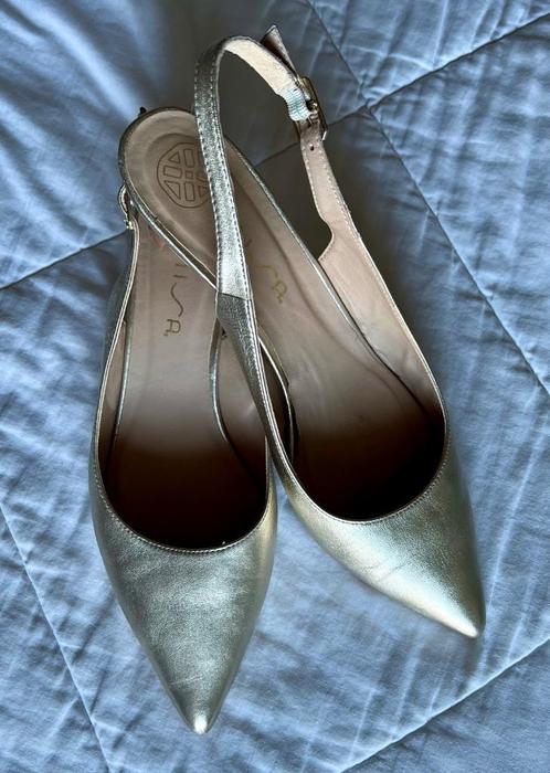Unisa licht goudkleurige sandaal mt 41, Kleding | Dames, Schoenen, Zo goed als nieuw, Sandalen of Muiltjes, Overige kleuren, Verzenden