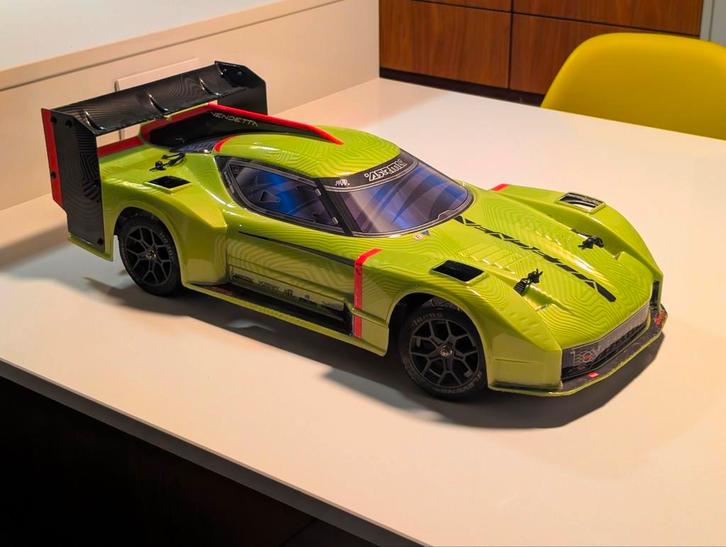 ARRMA Vendetta 1:8 + 2x LiPo, Hobby en Vrije tijd, Modelbouw | Radiografisch | Auto's, Zo goed als nieuw, Auto onroad, Elektro