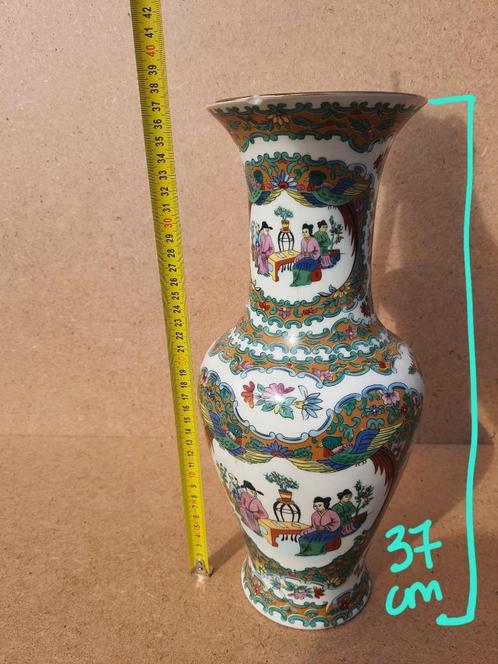 Chinese vaas in sierlijke kleuren – klein model, Antiek en Kunst, Antiek | Vazen, Ophalen