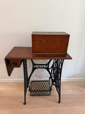 Antiek Singer naaimachine beschikbaar voor biedingen