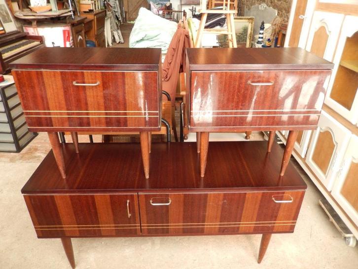 set Vintage :dressoir met 2 nachtkastjes, Antiek en Kunst, Curiosa en Brocante, Ophalen
