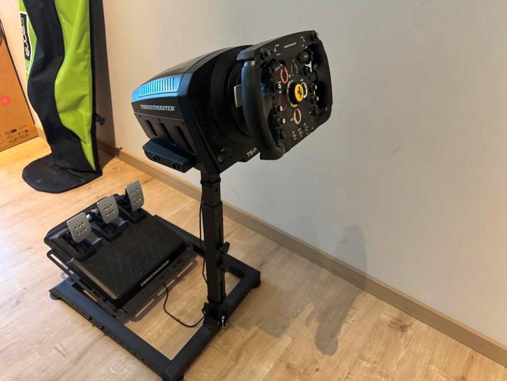 Thrustmaster TS-PC met Ferrari stuur en opklapbare stand, Computers en Software, Joysticks, Zo goed als nieuw, Ophalen